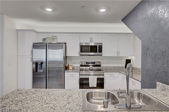 2650 Wimbledon White Court, North Las Vegas, NV 89086