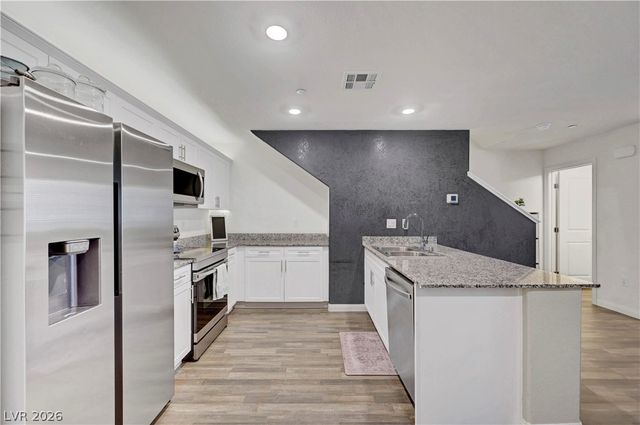 2650 Wimbledon White Court, North Las Vegas, NV 89086