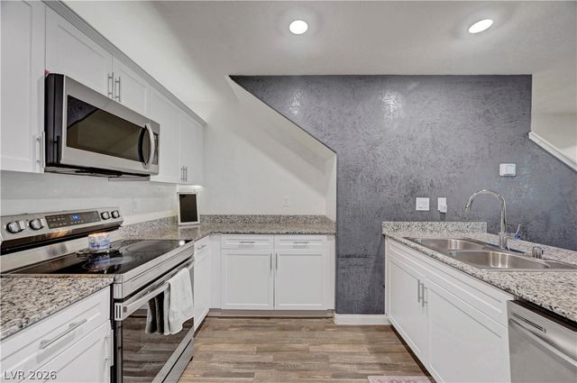 2650 Wimbledon White Court, North Las Vegas, NV 89086