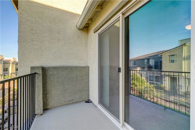 2650 Wimbledon White Court, North Las Vegas, NV 89086