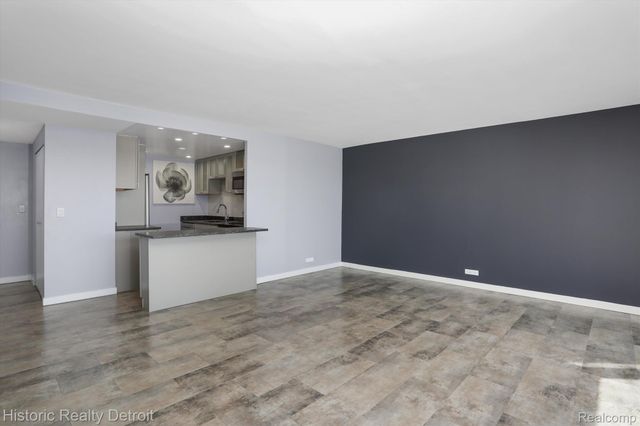 1300 E LAFAYETTE Street 305, Detroit, MI 48207