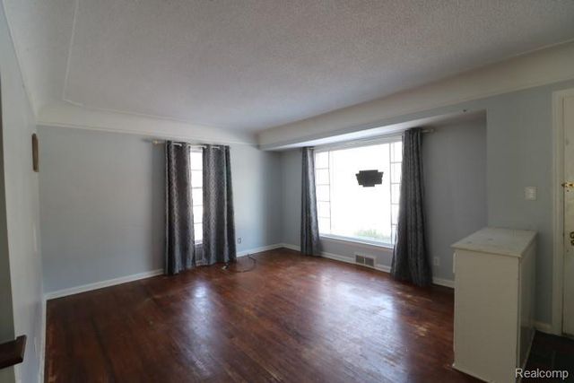 1909 Welch Boulevard, Flint, MI 48504