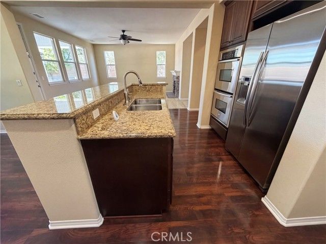 28327 Serenity Falls Way, Menifee, CA 92585