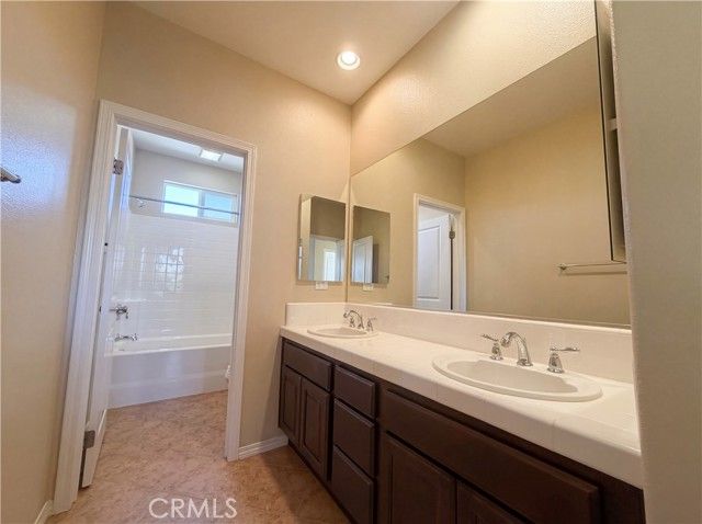 28327 Serenity Falls Way, Menifee, CA 92585