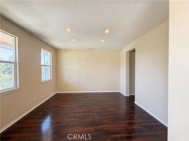 28327 Serenity Falls Way, Menifee, CA 92585