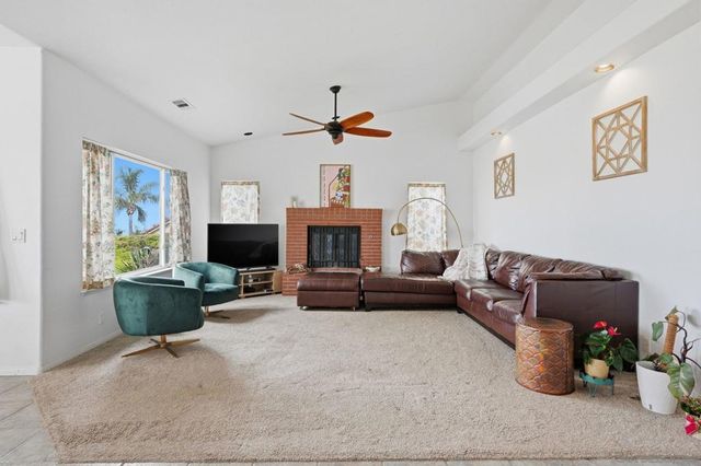 31732 Tracy Lyn Dr, Valley Center, CA 92082