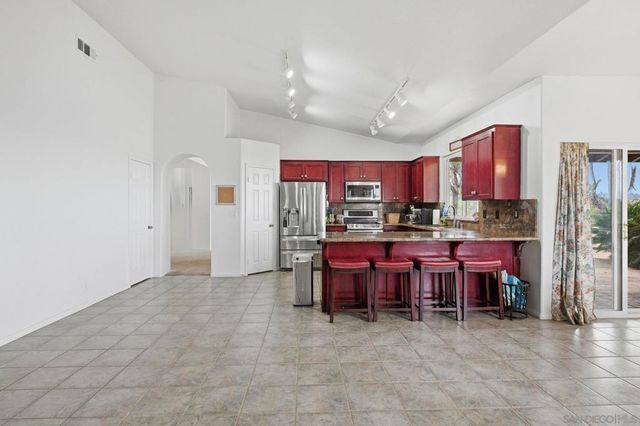 31732 Tracy Lyn Dr, Valley Center, CA 92082