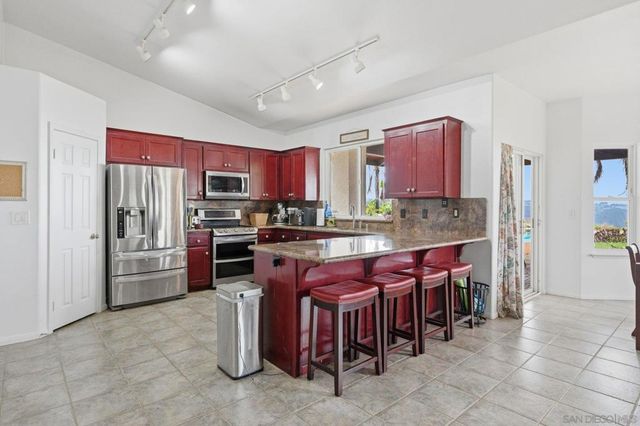 31732 Tracy Lyn Dr, Valley Center, CA 92082