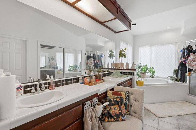 31732 Tracy Lyn Dr, Valley Center, CA 92082