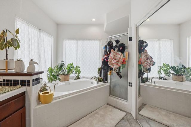 31732 Tracy Lyn Dr, Valley Center, CA 92082