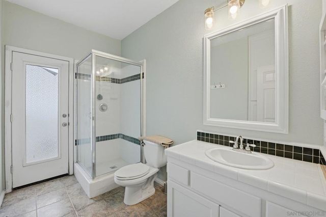 31732 Tracy Lyn Dr, Valley Center, CA 92082