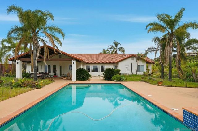 31732 Tracy Lyn Dr, Valley Center, CA 92082