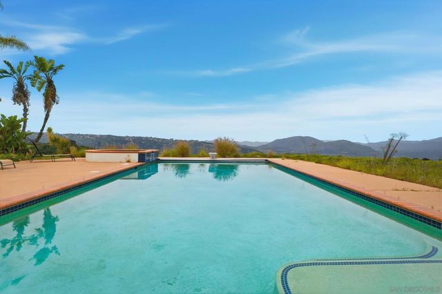 31732 Tracy Lyn Dr, Valley Center, CA 92082