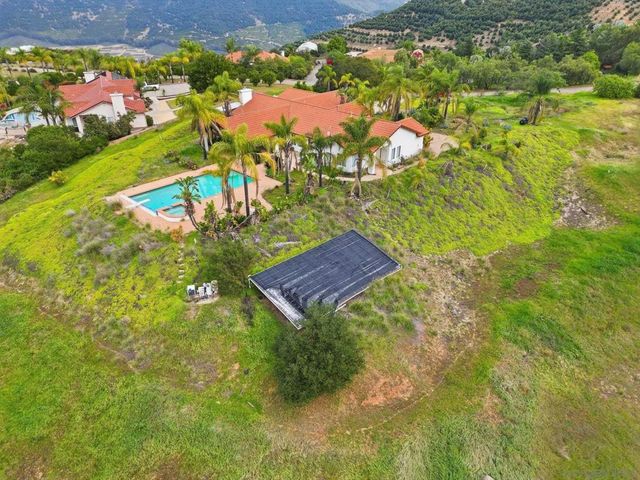 31732 Tracy Lyn Dr, Valley Center, CA 92082