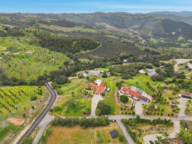 31732 Tracy Lyn Dr, Valley Center, CA 92082