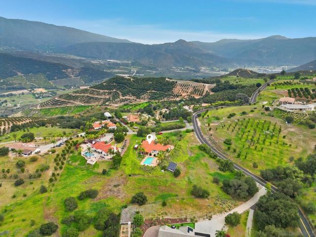 31732 Tracy Lyn Dr, Valley Center, CA 92082