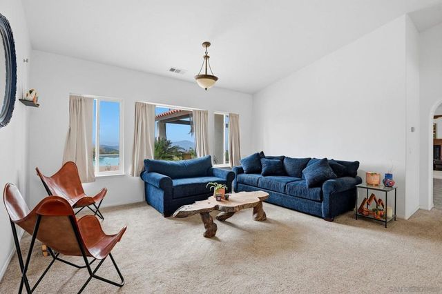 31732 Tracy Lyn Dr, Valley Center, CA 92082