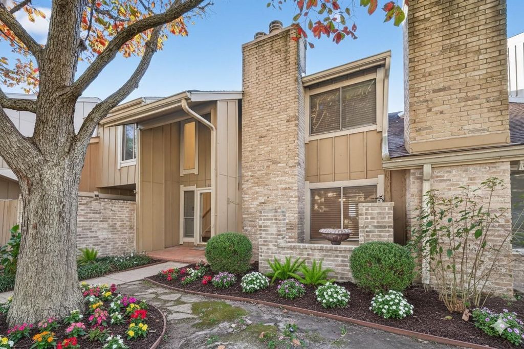 11608 Village Place Drive 334, Houston, TX 77077