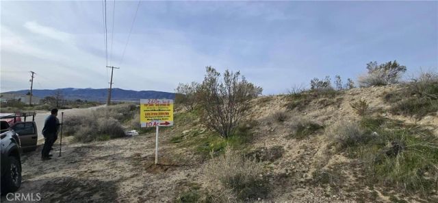 26000 Avenue W, Llano, CA 93544