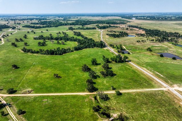 5655 Brazos Bow Way, Washington, TX 77880