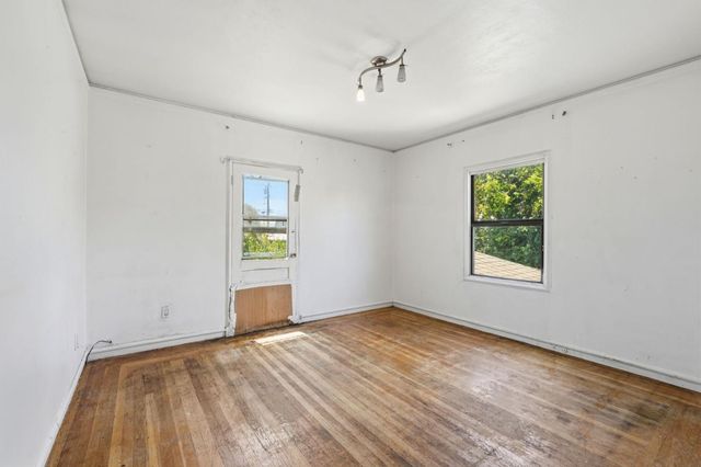 2570 61st Avenue, Oakland, CA 94605