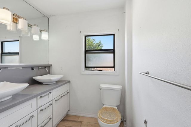 2570 61st Avenue, Oakland, CA 94605