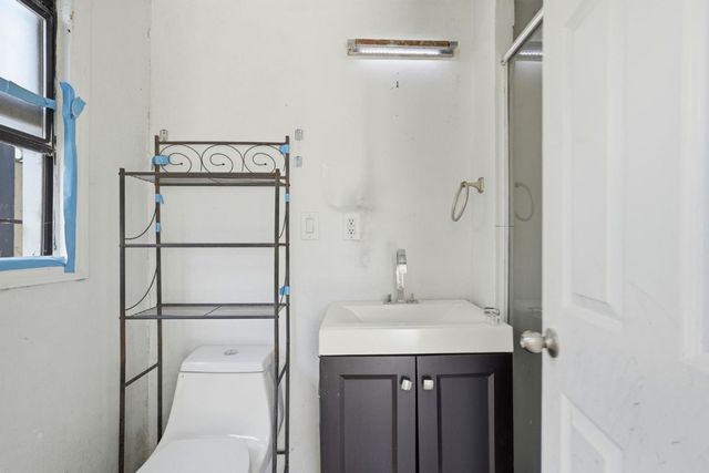 2570 61st Avenue, Oakland, CA 94605
