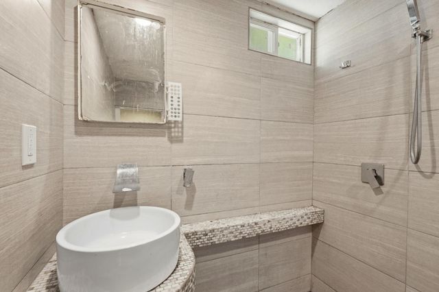 2570 61st Avenue, Oakland, CA 94605