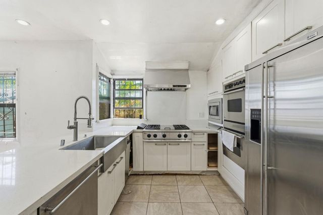 2570 61st Avenue, Oakland, CA 94605