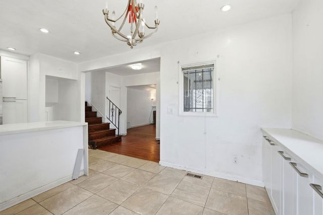 2570 61st Avenue, Oakland, CA 94605