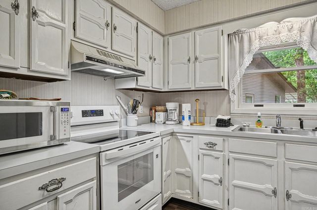 24 Orantes Place, Hot Springs Village, AR 71909