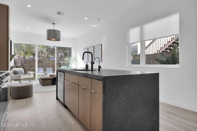422 9TH Avenue N, Jacksonville Beach, FL 32250