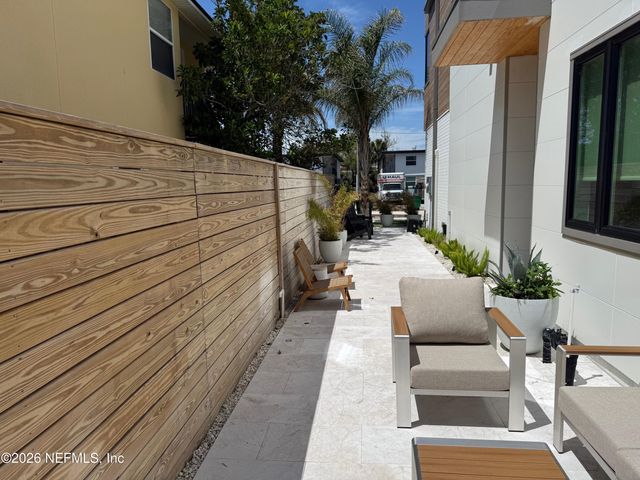 422 9TH Avenue N, Jacksonville Beach, FL 32250