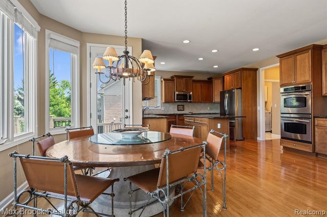 54878 Grenelefe Circle, South Lyon, MI 48178