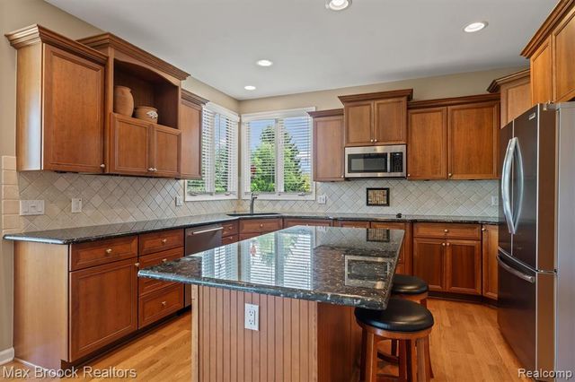 54878 Grenelefe Circle, South Lyon, MI 48178