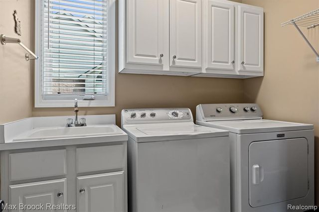 54878 Grenelefe Circle, South Lyon, MI 48178