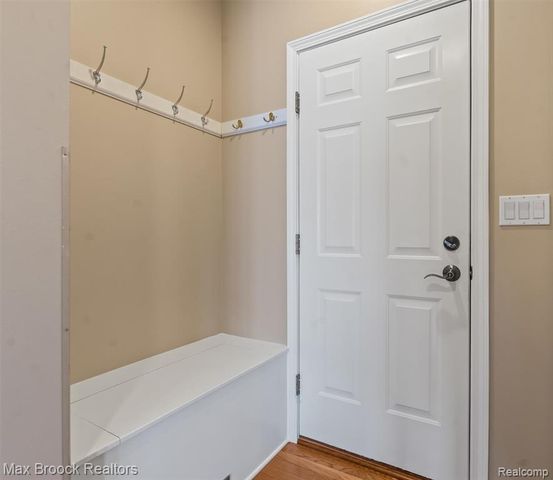 54878 Grenelefe Circle, South Lyon, MI 48178