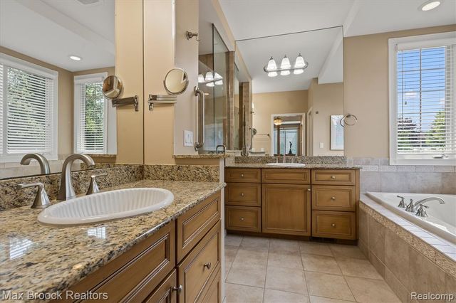 54878 Grenelefe Circle, South Lyon, MI 48178