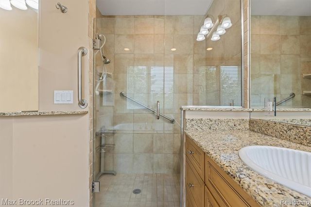 54878 Grenelefe Circle, South Lyon, MI 48178