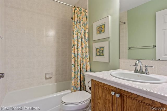 54878 Grenelefe Circle, South Lyon, MI 48178