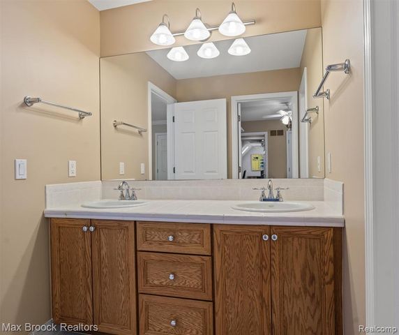 54878 Grenelefe Circle, South Lyon, MI 48178