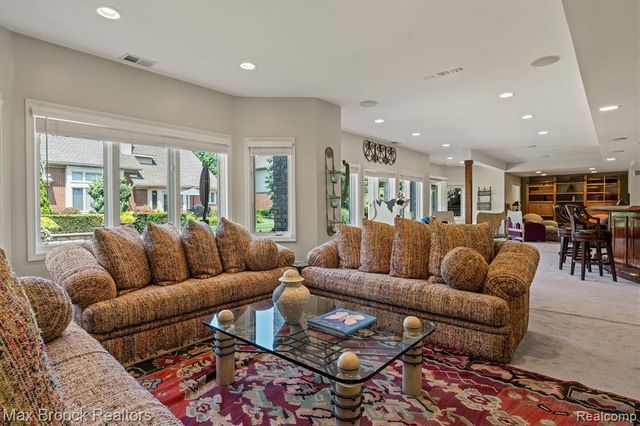 54878 Grenelefe Circle, South Lyon, MI 48178