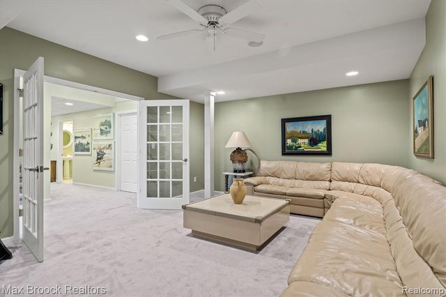 54878 Grenelefe Circle, South Lyon, MI 48178