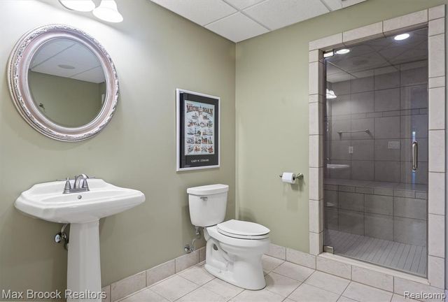 54878 Grenelefe Circle, South Lyon, MI 48178