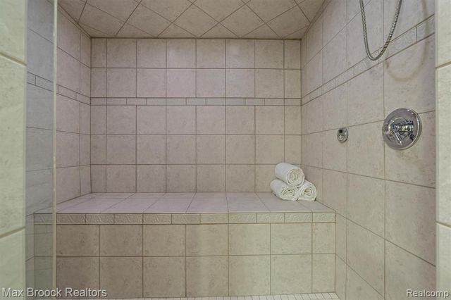 54878 Grenelefe Circle, South Lyon, MI 48178