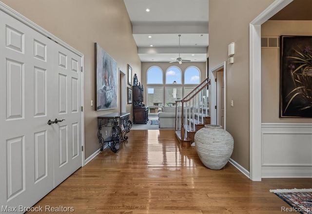 54878 Grenelefe Circle, South Lyon, MI 48178