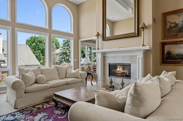 54878 Grenelefe Circle, South Lyon, MI 48178