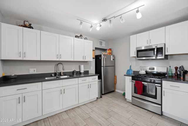 3011 E YALE Street, Phoenix, AZ 85008