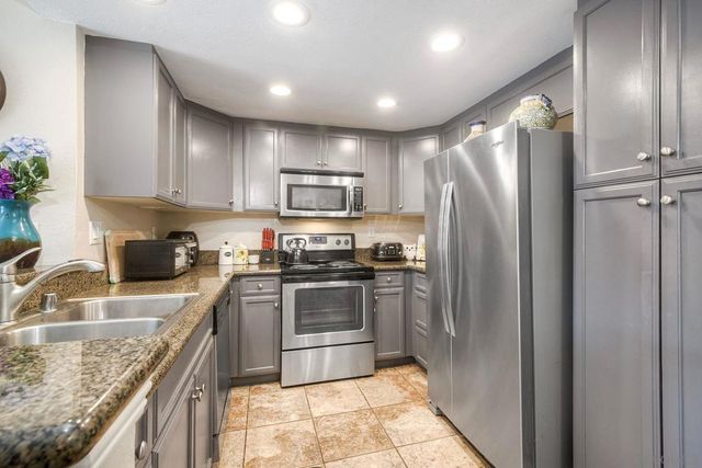 15293 Maturin Dr 91, San Diego, CA 92127