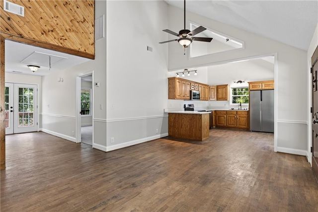 825 Rue Fluer De Lis, Lavonia, GA 30553